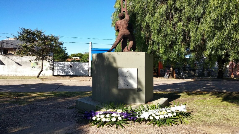 Día del trabajador sin actos y con flores: “No es momento de celebración, sí de solidaridad