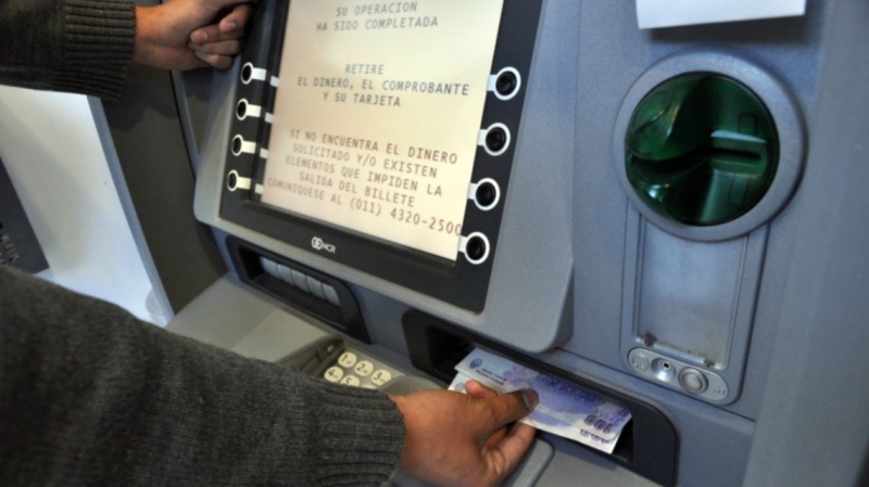El PS pide la descentralización de los cajeros automáticos