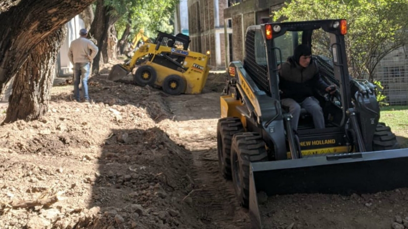 Construyen una calle interna de accesibilidad plena en el Cementerio