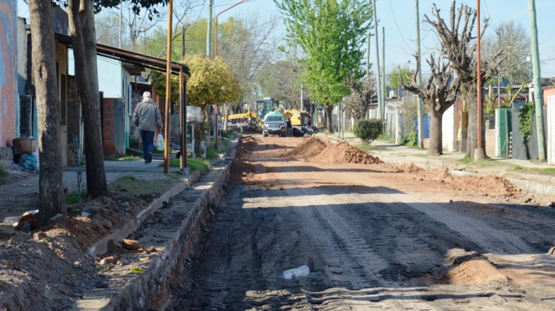 Realizan los trabajos iniciales para el asfaltado en 30 de Octubre