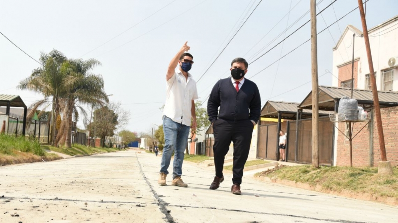 Oliva recorrió obras y dialogó con vecinos