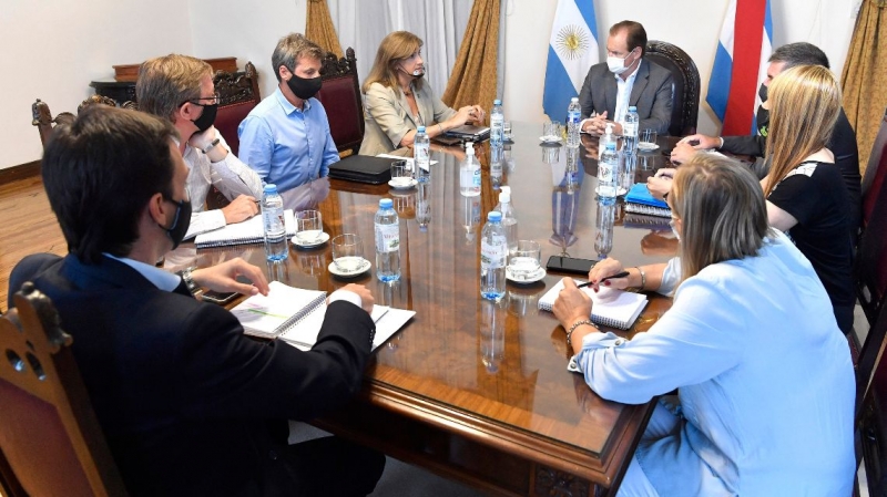 Bordet reunió a su equipo ante los aumentos de Coronavirus