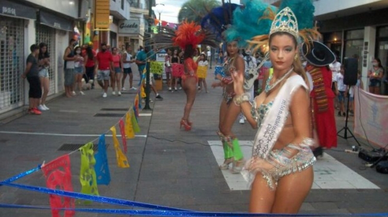 Carnaval: su ritmo y color coparon la Peatonal