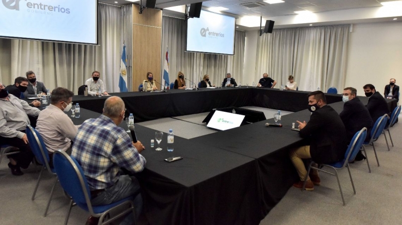 Stratta se reunió con representantes de las intendencias del PJ, Cambiemos y Vecinalistas