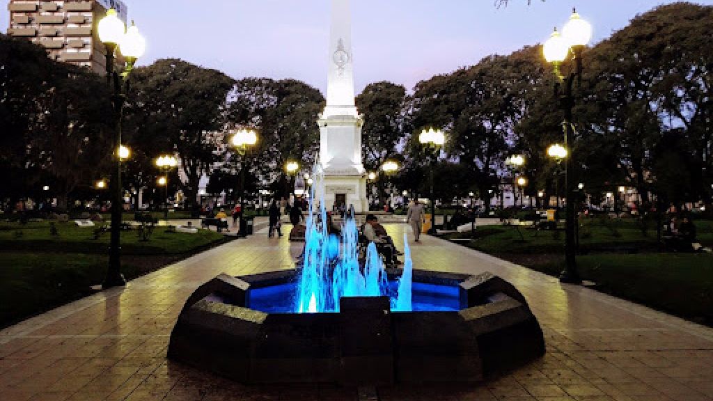 Iluminación: Realizaron trabajos de mantenimiento en columnas de Plaza Ramírez