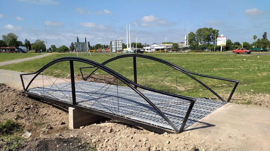 Avances en la bicisenda sobre avenida Uncal - Lauría