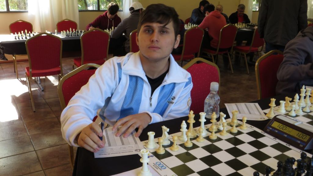 Uruguayense ajedrecista de 15 años necesita ayuda para continuar su carrera
