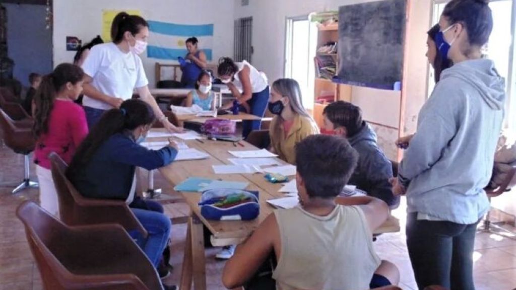Brindan apoyo escolar en los SUM uruguayenses