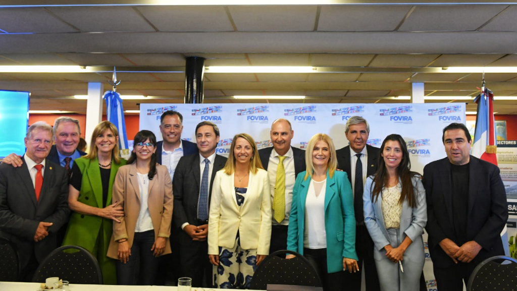 Stratta en un encuentro con vices del país