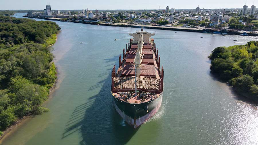 Domingo de buques para el puerto uruguayense