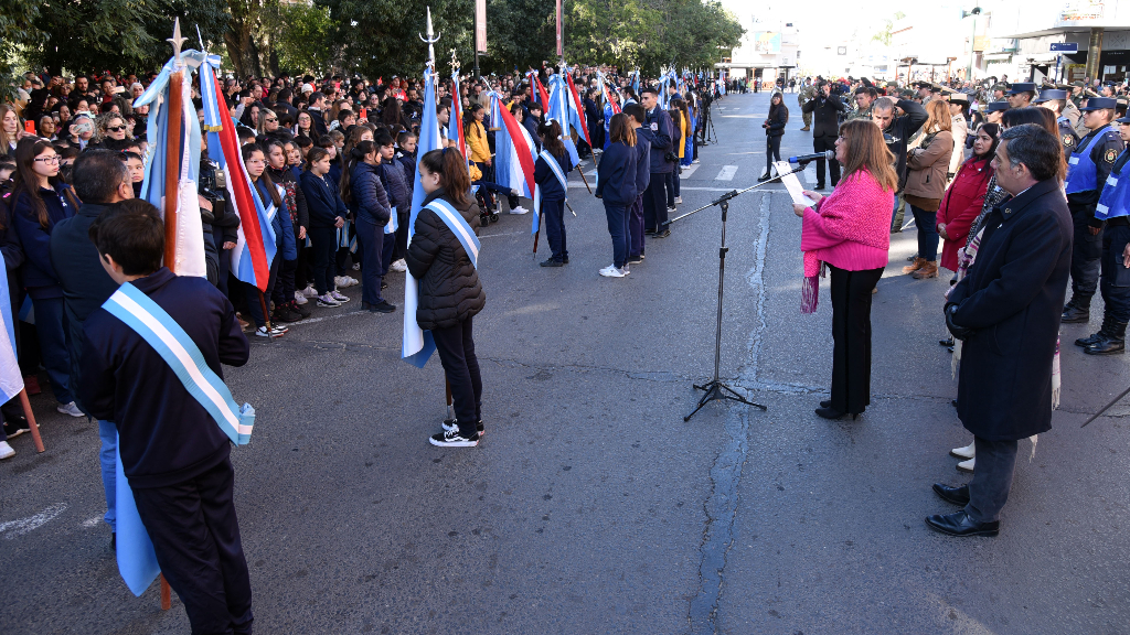 Honraron la memoria de Belgrano y estudiantes realizaron la promesa de Lealtad a la Bandera