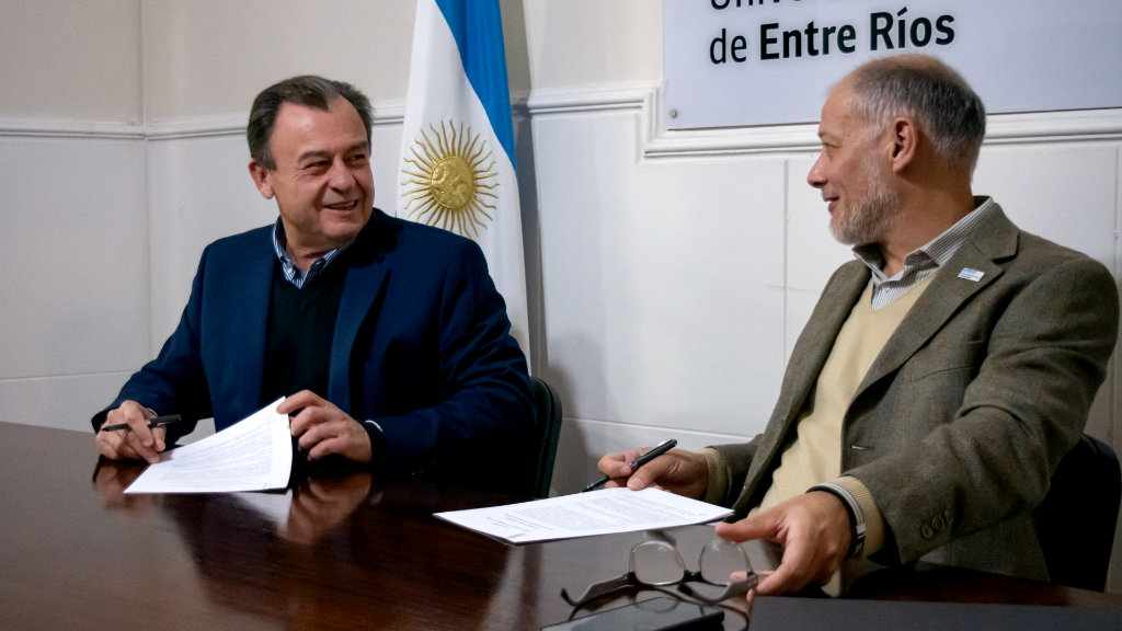 Bisogni firmó para construir residencias universitarias en Concepción del Uruguay