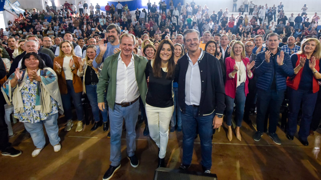 Bordet, Bahl y Monjo con los y las candidatas de la provincia