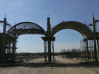 Avanza en la construcción del terraplén en la isla del puerto