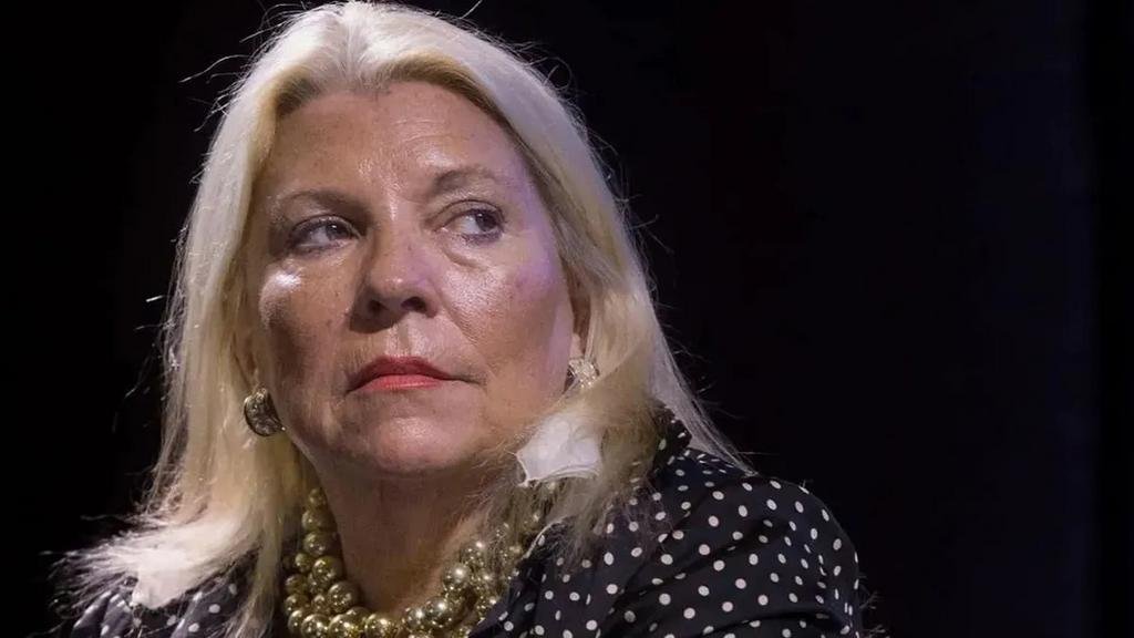 Por el acercamiento de Macri a Milei, Carrió renunció a su candidatura al Parlasur