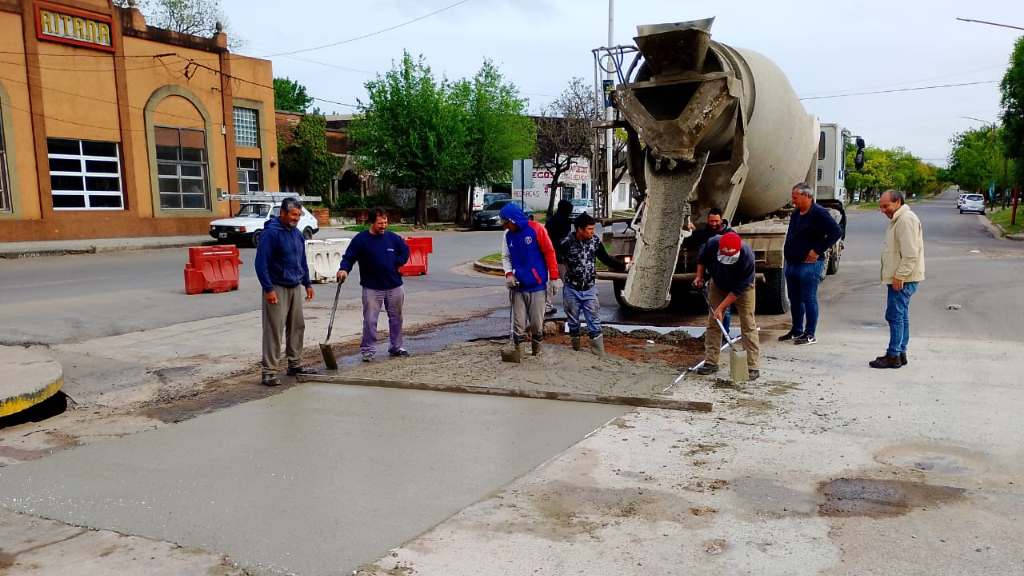 Basurales, calles de tierra y bacheo