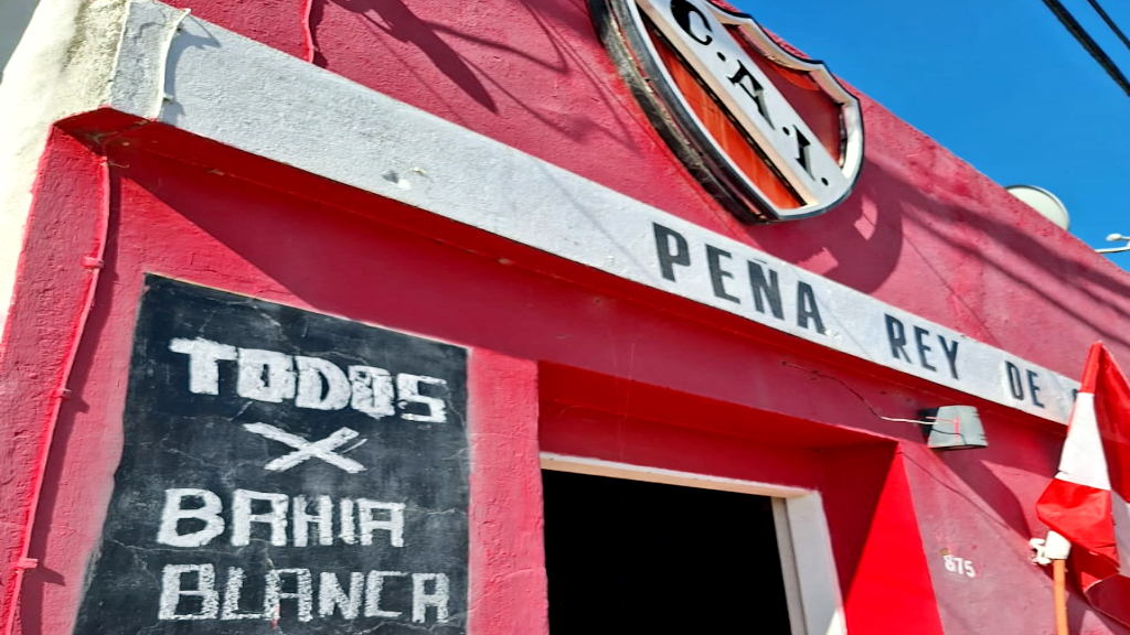 La peña de Independiente junto a Bahía Blanca