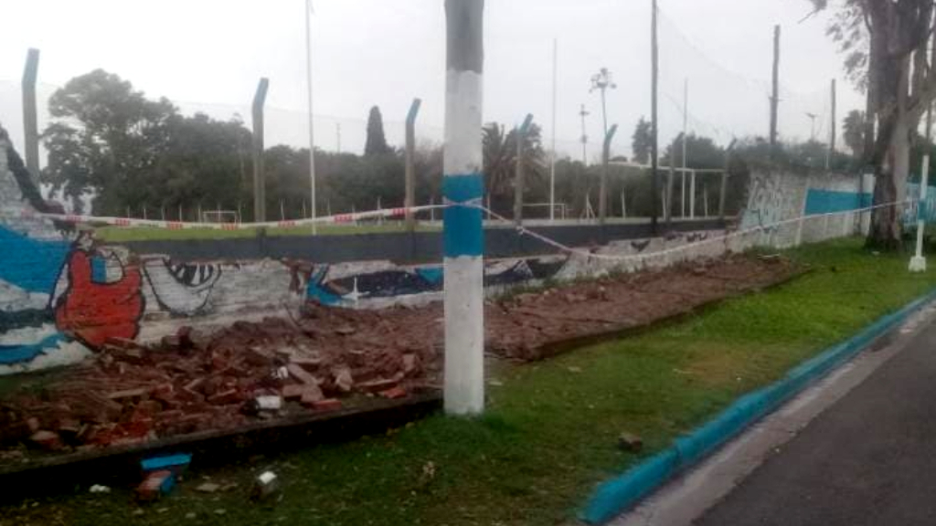 La tormenta derrumbó parte del paredón de Núñez