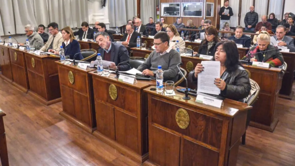 La OSER obtuvo media sanción con la abstención de dos legisladoras del PJ