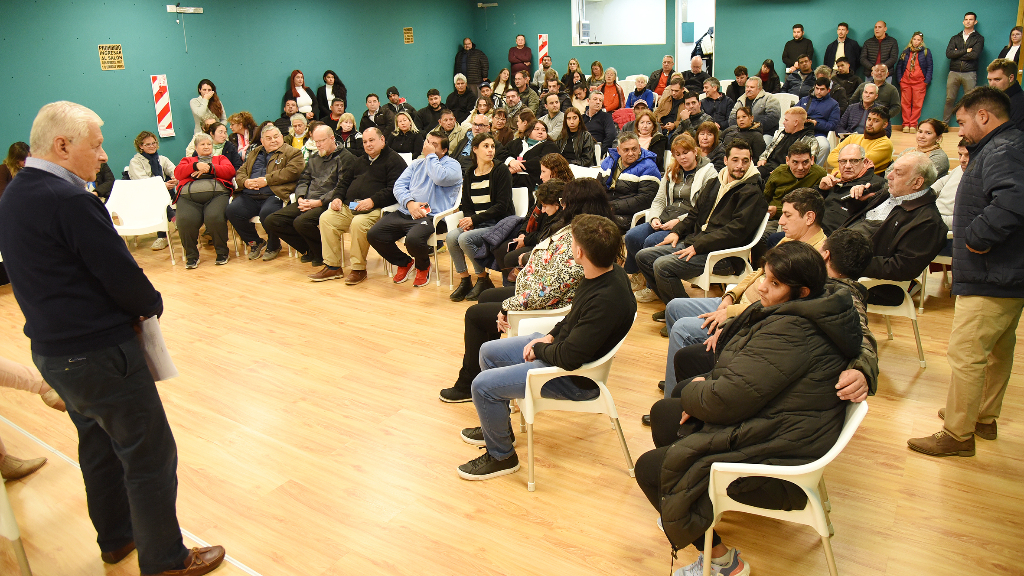 La Municipalidad entregó frazadas a instituciones y organizaciones sociales