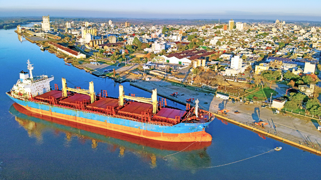 Ingresan dos buques para exportar desde Concepción del Uruguay