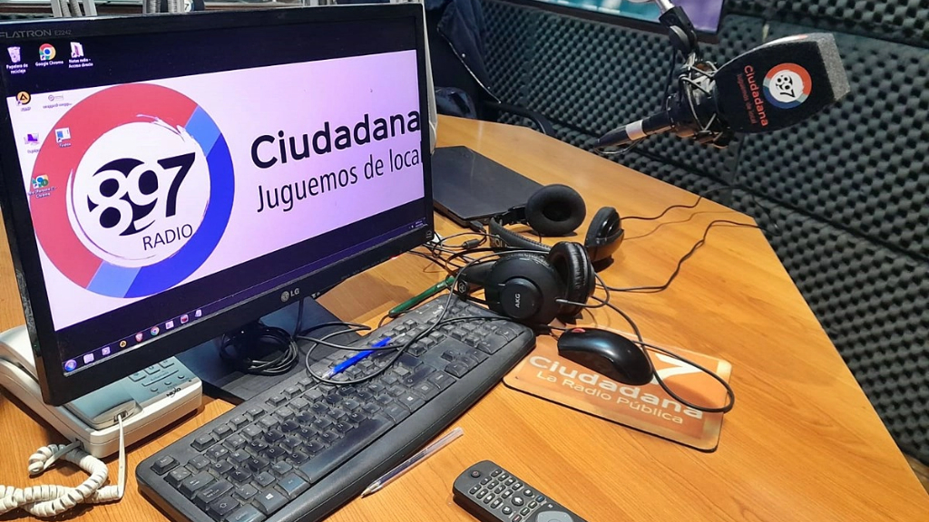 Azcué cerró la Radio Pública