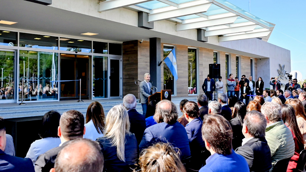 Frigerio y Azcué inauguraron el aeropuerto de Concordia
