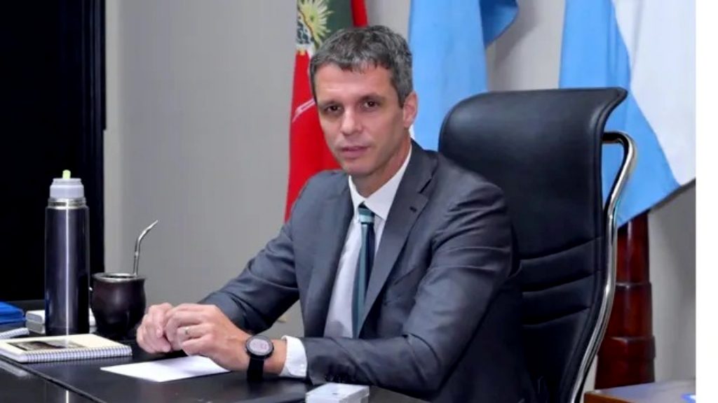 Cresto les señala a Frigerio y Azcué que inauguran obras gestionadas por él