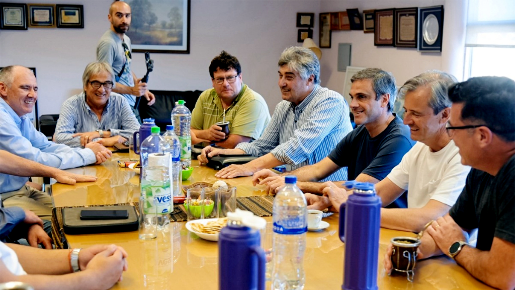 “Milei y Frigerio tienen que reflexionar, están fundiendo a la provincia”, 
