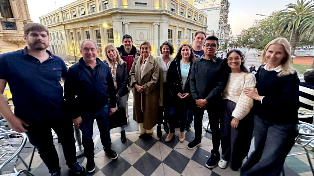 Fregonese en campaña: se reunió con docentes