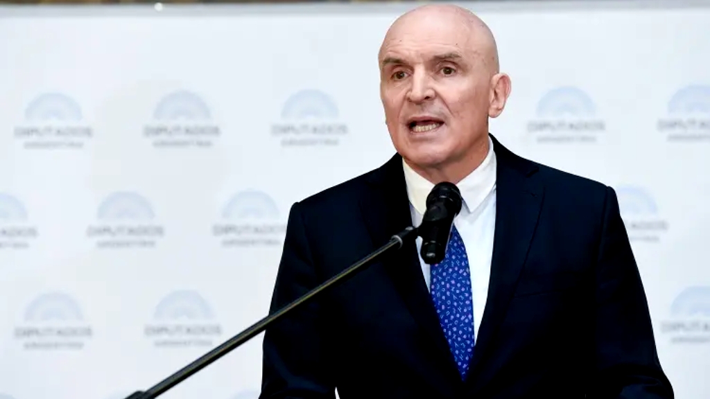 Espert pidió licencia hasta fin de año