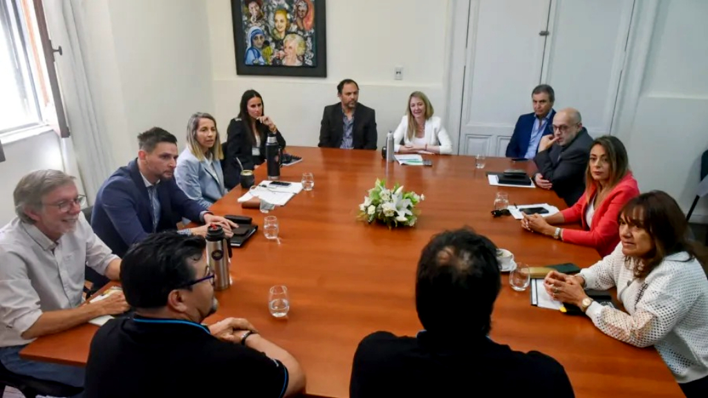 Diputados del PJ recibieron a trabajadores de Vialidad ante los ataques de Nación
