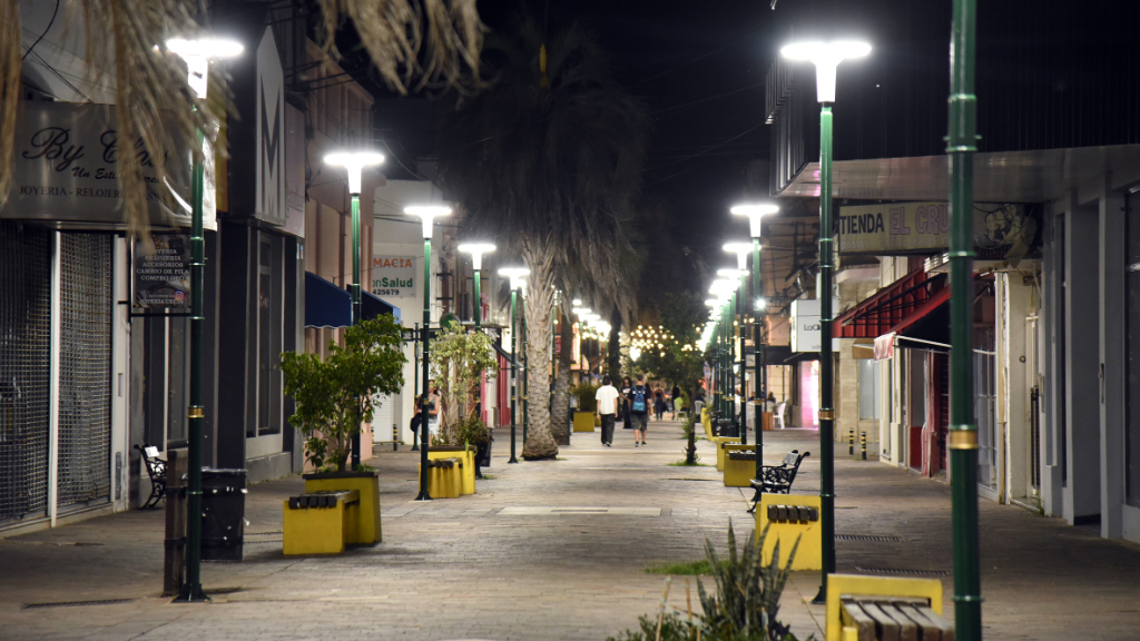 Pusieron en valor la iluminación de la Peatonal y el Puerto Viejo
