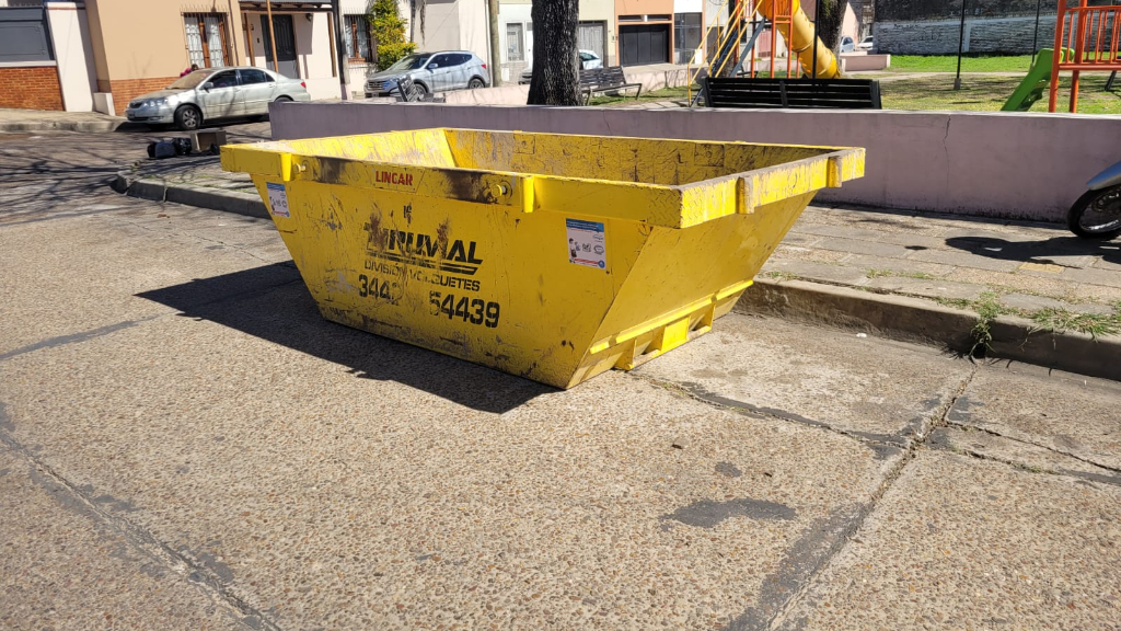 Volquetes amarillos para descacharrar y prevenir el dengue