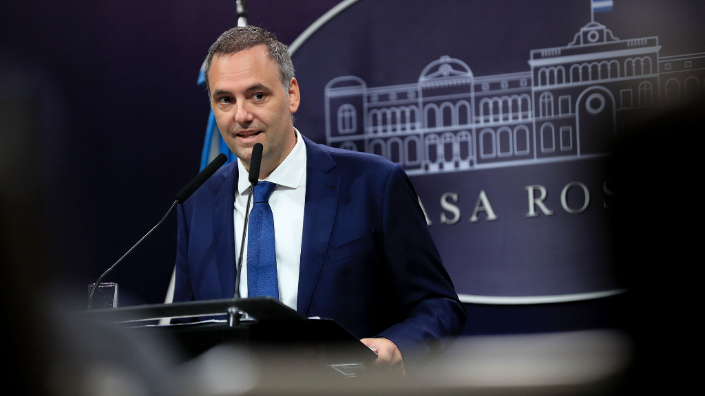 Adorni pidió ingresar 
