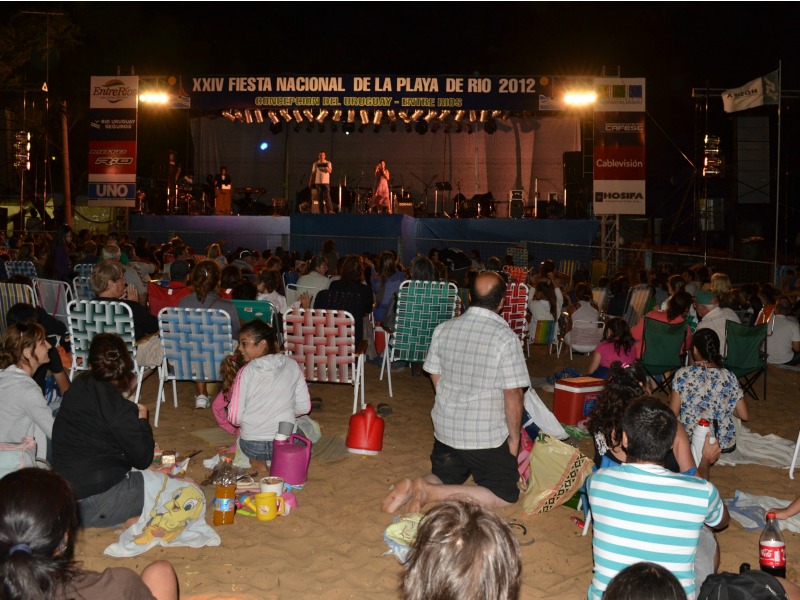 Las fotos de la primera noche de la Fiesta de la Playa