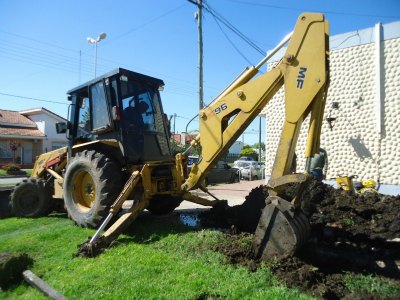 Continúan los trabajos en la cochera del edificio municipal