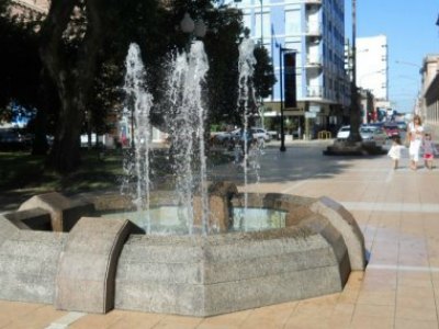 El Ejecutivo avanza en la puesta en valor de plaza Ramírez