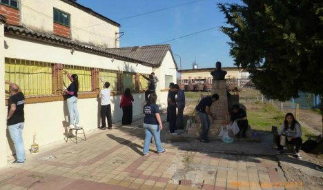 Jornada solidaria de Unidos y Organizados: pintaron la ex escuela de Aprendices