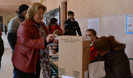 Felicitas Rodríguez pasó por el Colegio y emitió su voto