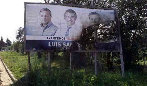 Departamento Uruguay: Incendiaron un cartel de Urribarri, Lauritto y Bonato