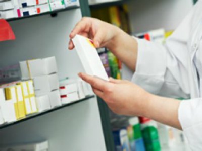 Buscarán que la preparación y venta de medicamentos sea sólo en farmacias