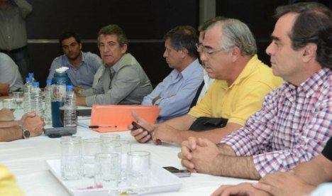 Urribarri se reunión con los gremios y les informó que las paritarias arrancan el 6 de enero