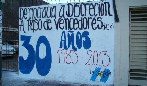 La Cámpora muraleó los 30 años de la Democracia