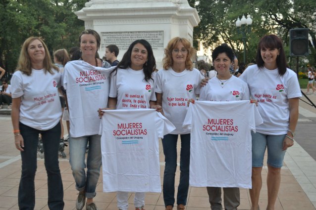 Se viene el escobazo de las mujeres socialistas 