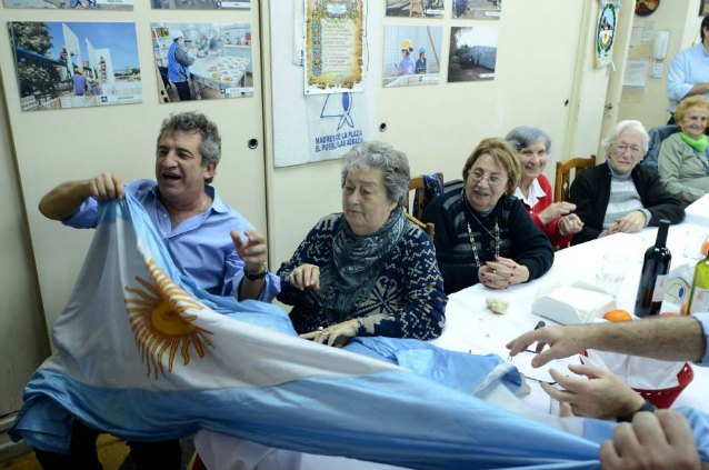 Urribarri vivió el partido de Argentina junto a las Madres de Plaza de Mayo