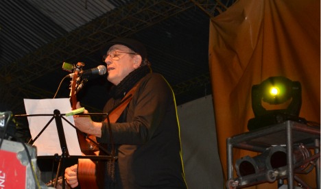 Emilio del Güercio (Almendra y Aquelarre) en Club Rivadavia - Imagen: Babel, Clara Chauvin