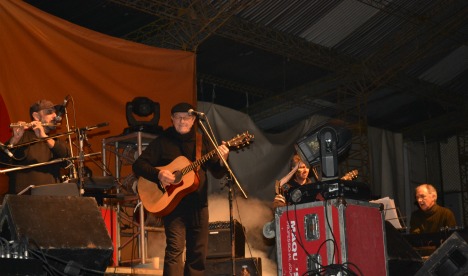 Emilio del Güercio (Almendra y Aquelarre) en Club Rivadavia - Imagen: Babel, Clara Chauvin