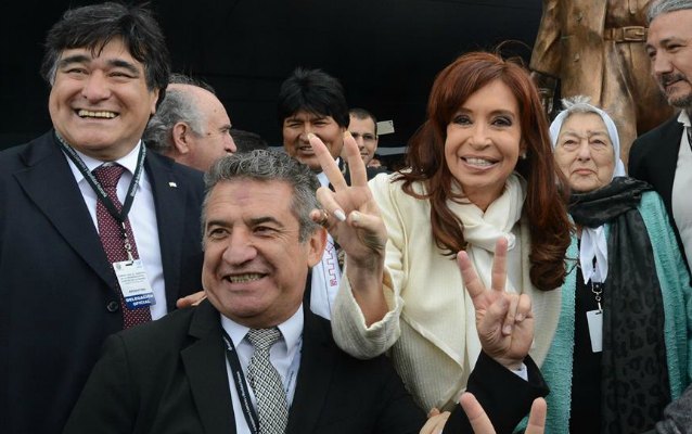 Urribarri con CFK y la plana mayor del kirchnerismo en Ecuador