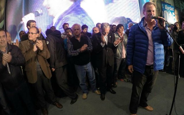 Bordet, con presencias de diputados nacionales y el apoyo de Cáceres, desembarcó en Paraná